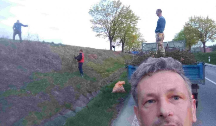 2. fotografia fotogalérie Vedenie obce brigáduje