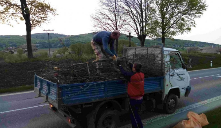 5. fotografia fotogalérie Vedenie obce brigáduje