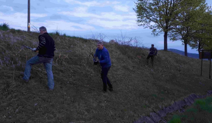 15. fotografia fotogalérie Vedenie obce brigáduje