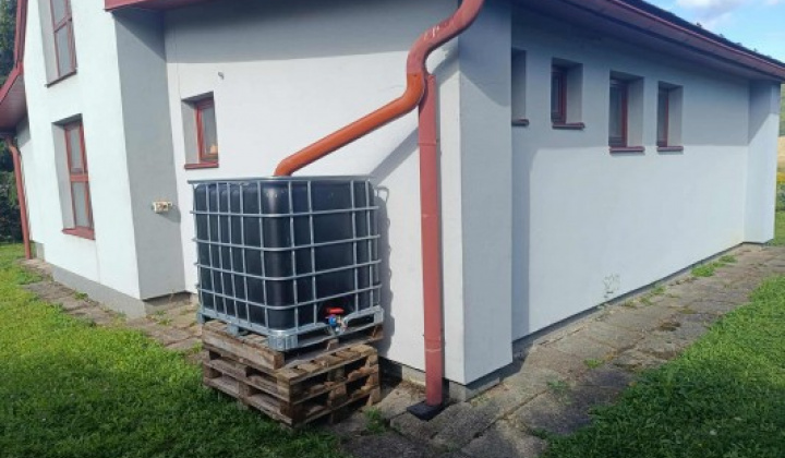 Fotka - Nádrž na úžitkovú vodu pri Dome nádeje