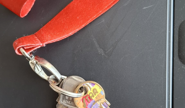 Fotka - Našli sa kľúče na ceste k vodojemu